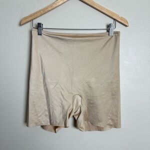 SPANX Size XL Women's Cream Bike Shorts